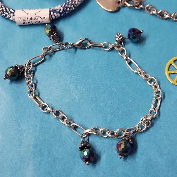 6 bracelets - Picture 4 of 8